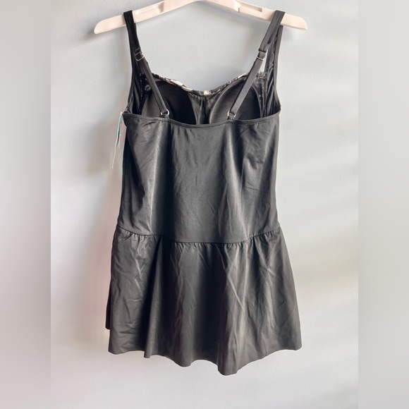 SWIM SOLUTIONS Printed Tummy-Control Twist-Bra One-Piece Swimdress - Picture 6 of 9